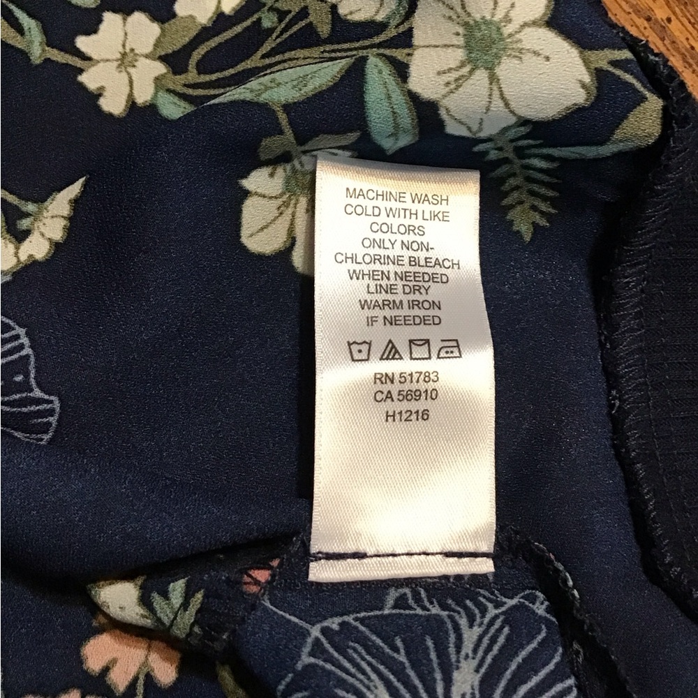 Floral Women's Jacket  New with tags size extra large Maurices- Navy - Picture 6 of 12